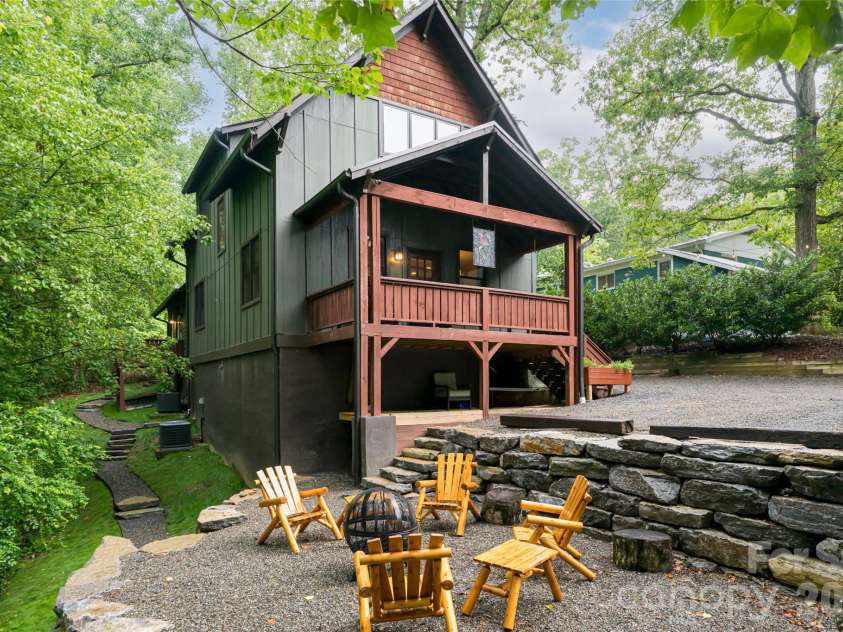 51, 51B Westover Drive, Asheville, NC 28801.  MLS# CAR4370850, YatesRealty ID 20866. Main Home Entry
