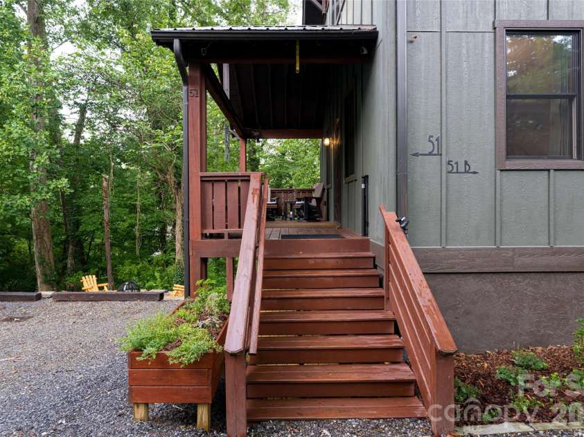 51, 51B Westover Drive, Asheville, NC 28801.  MLS# CAR4370850, YatesRealty ID 20866. Main Home Entry 