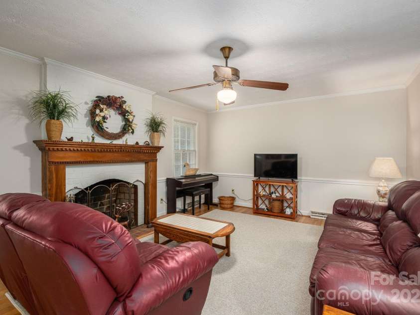 2410 Monticello Drive, Gastonia, NC 28056.  MLS# CAR4273170, YatesRealty ID 20867. 