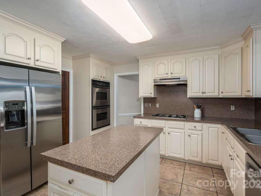 2410 Monticello Drive, Gastonia, NC 28056.  MLS# CAR4273170, YatesRealty ID 20867. 