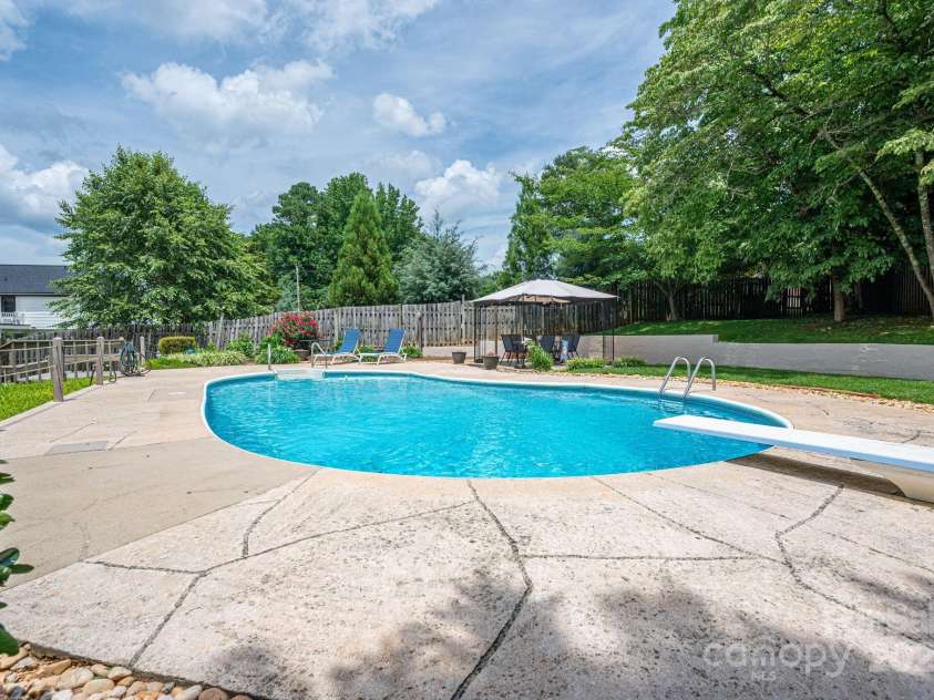 2410 Monticello Drive, Gastonia, NC 28056.  MLS# CAR4273170, YatesRealty ID 20867. 