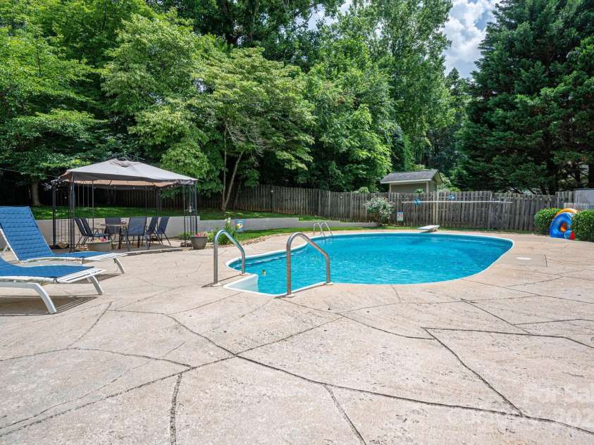 2410 Monticello Drive, Gastonia, NC 28056.  MLS# CAR4273170, YatesRealty ID 20867. 