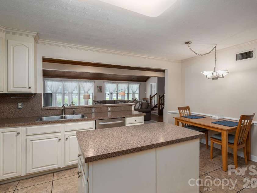 2410 Monticello Drive, Gastonia, NC 28056.  MLS# CAR4336958, YatesRealty ID 20867. 