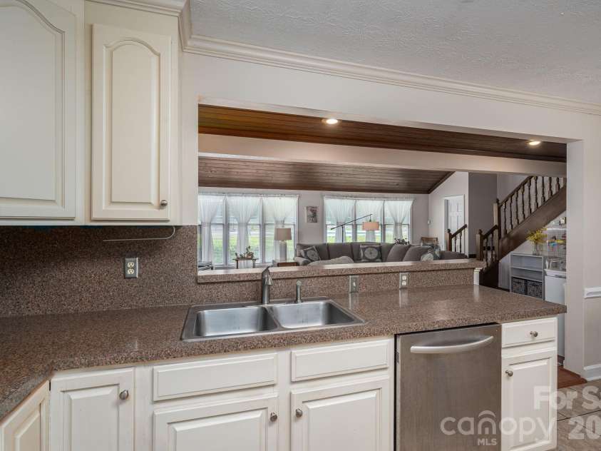 2410 Monticello Drive, Gastonia, NC 28056.  MLS# CAR4336958, YatesRealty ID 20867. 