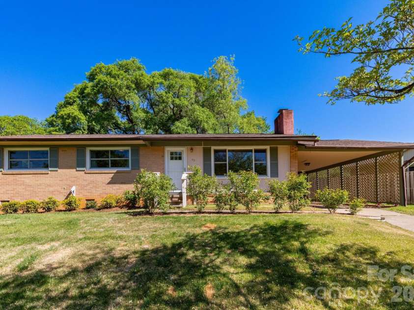 40 Wagon Road, Asheville, NC 28805.  MLS# CAR4371904, YatesRealty ID 20867. Front of Home