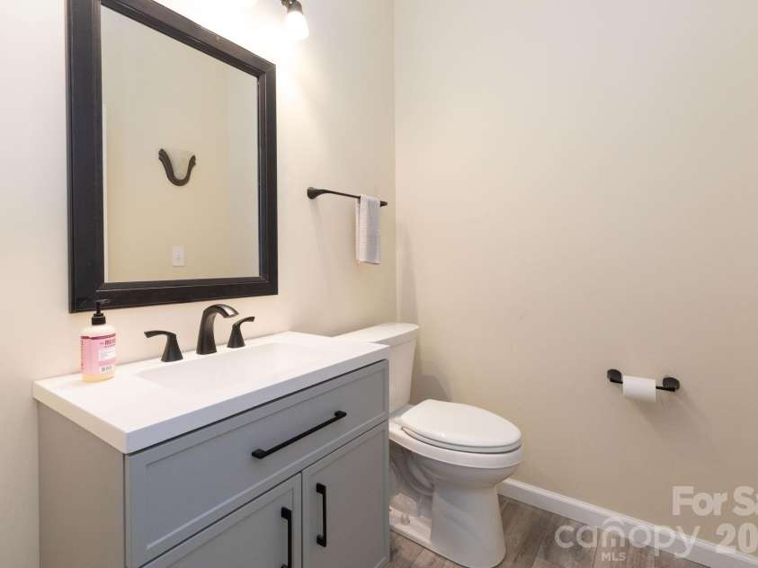 40 Wagon Road, Asheville, NC 28805.  MLS# CAR4371904, YatesRealty ID 20867. Hall Half Bathroom