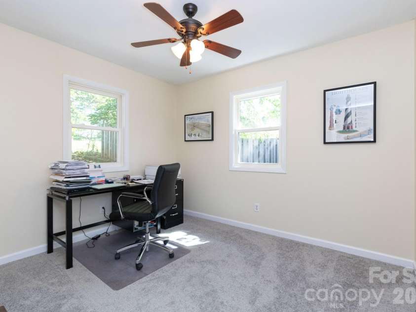 40 Wagon Road, Asheville, NC 28805.  MLS# CAR4371904, YatesRealty ID 20867. Office