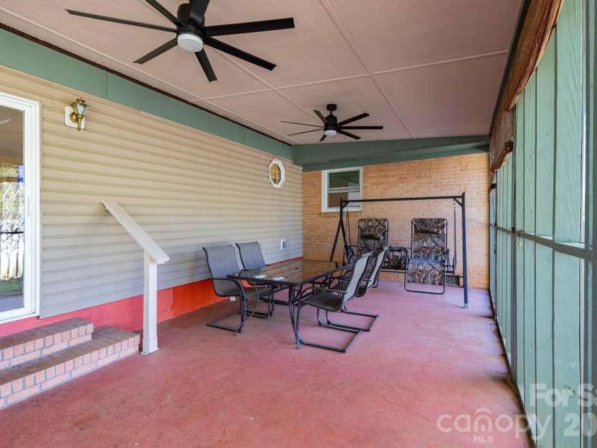 40 Wagon Road, Asheville, NC 28805.  MLS# CAR4371904, YatesRealty ID 20867. Screened Porch