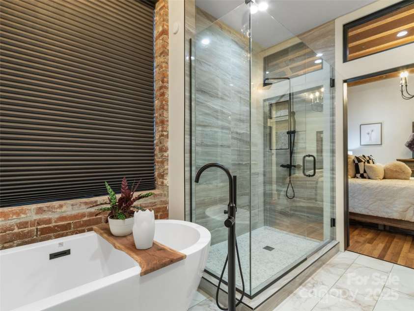 5 Town Square, Burnsville, NC 28714.  MLS# CAR4284216, YatesRealty ID 20869. Primary Bathroom with Soaking Bathtub