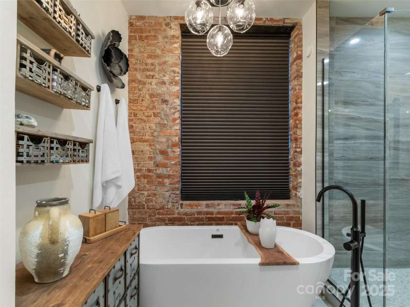 5 Town Square, Burnsville, NC 28714.  MLS# CAR4284216, YatesRealty ID 20869. Primary Bathroom with Soaking Bathtub