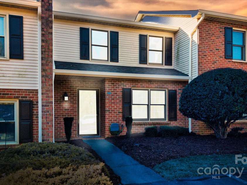 825 21st Avenue, Hickory, NC 28601.  MLS# CAR4273110, YatesRealty ID 20869. 