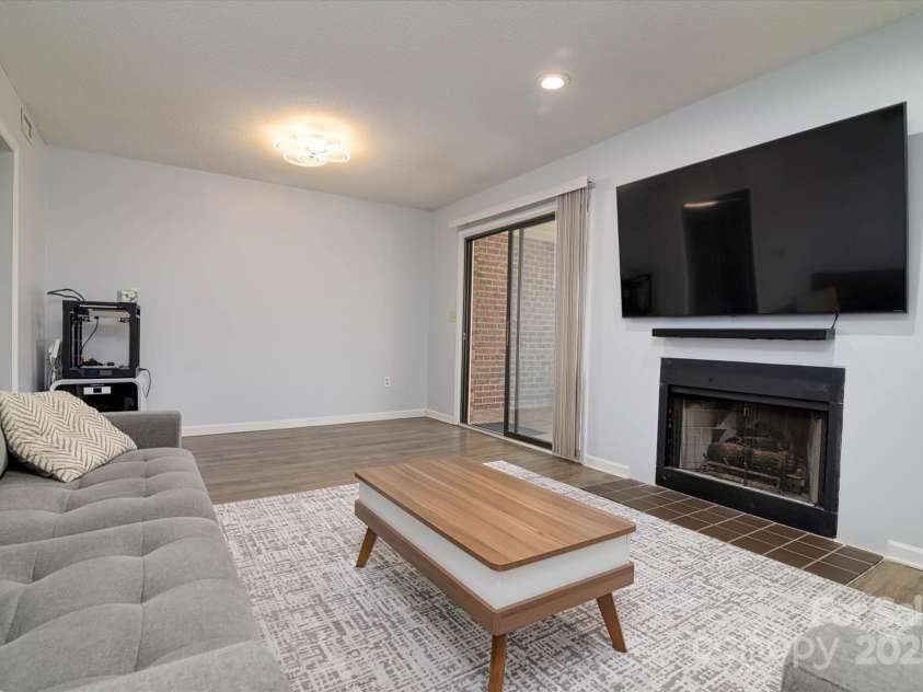 825 21st Avenue, Hickory, NC 28601.  MLS# CAR4273110, YatesRealty ID 20869. 