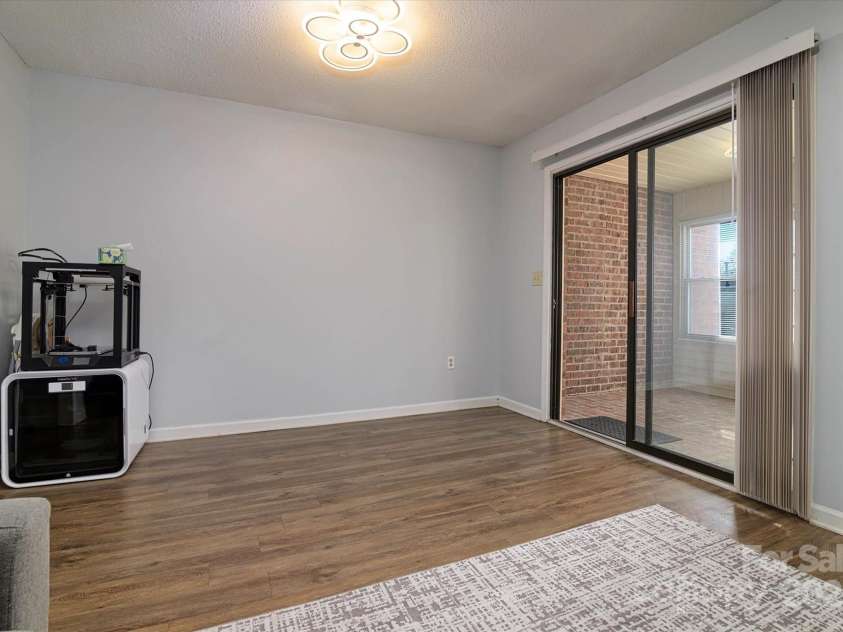 825 21st Avenue, Hickory, NC 28601.  MLS# CAR4273110, YatesRealty ID 20869. 