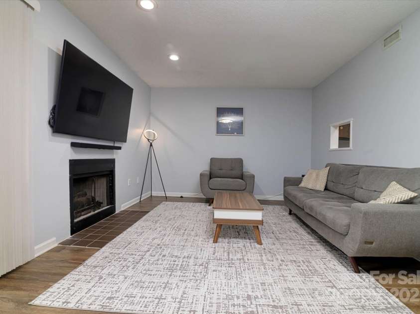 825 21st Avenue, Hickory, NC 28601.  MLS# CAR4273110, YatesRealty ID 20869. 