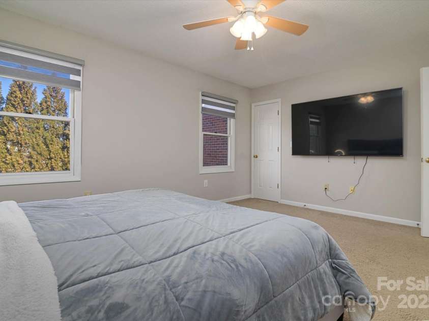 825 21st Avenue, Hickory, NC 28601.  MLS# CAR4273110, YatesRealty ID 20869. 