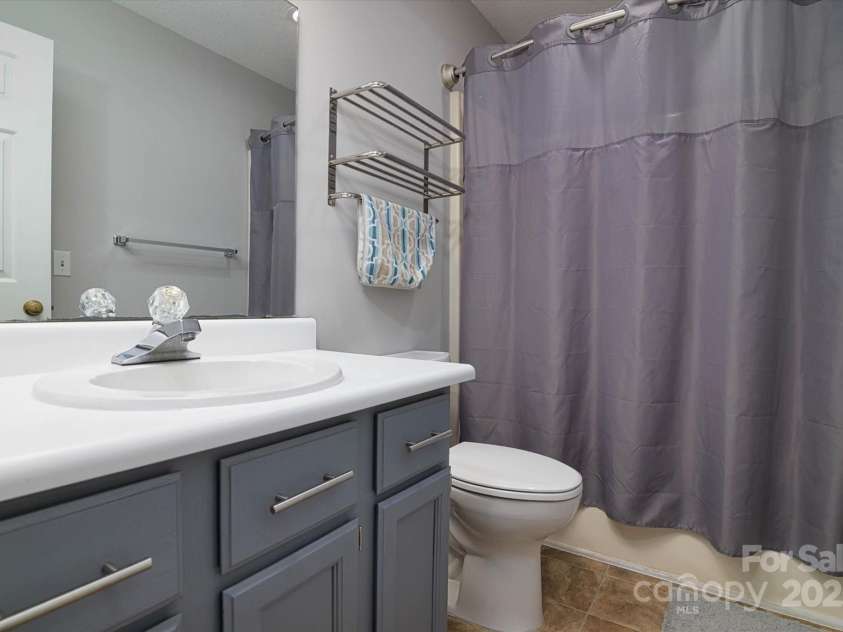 825 21st Avenue, Hickory, NC 28601.  MLS# CAR4273110, YatesRealty ID 20869. 