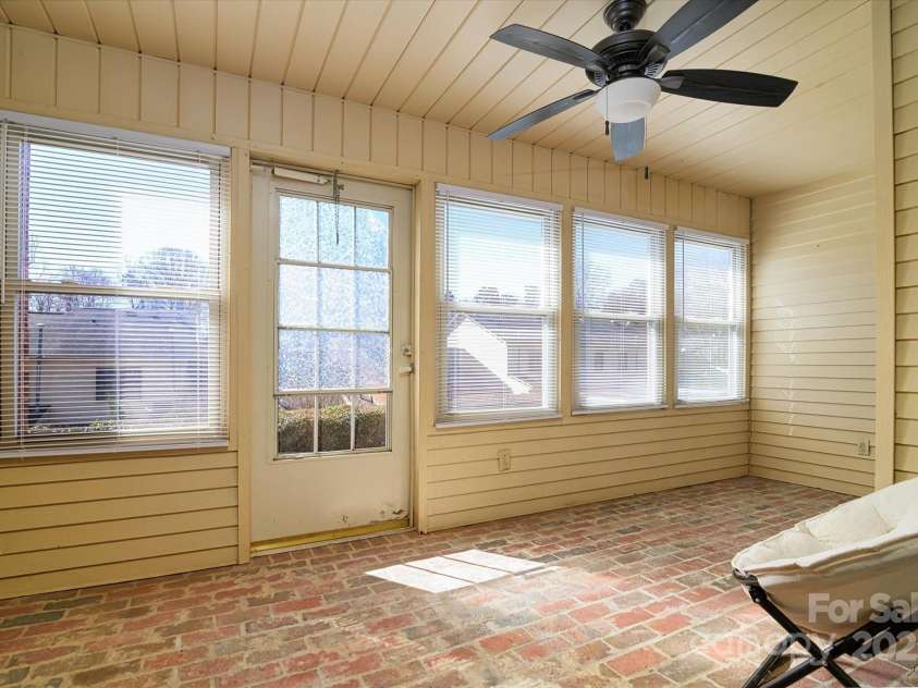 825 21st Avenue, Hickory, NC 28601.  MLS# CAR4273110, YatesRealty ID 20869. 