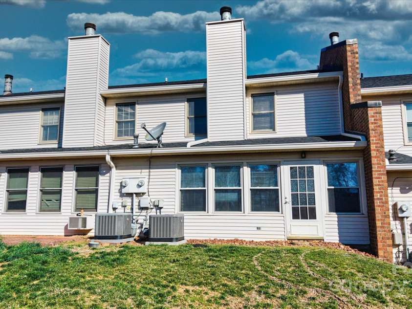 825 21st Avenue, Hickory, NC 28601.  MLS# CAR4273110, YatesRealty ID 20869. 