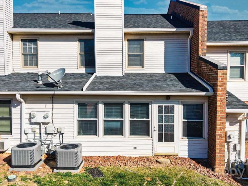 825 21st Avenue, Hickory, NC 28601.  MLS# CAR4273110, YatesRealty ID 20869. 