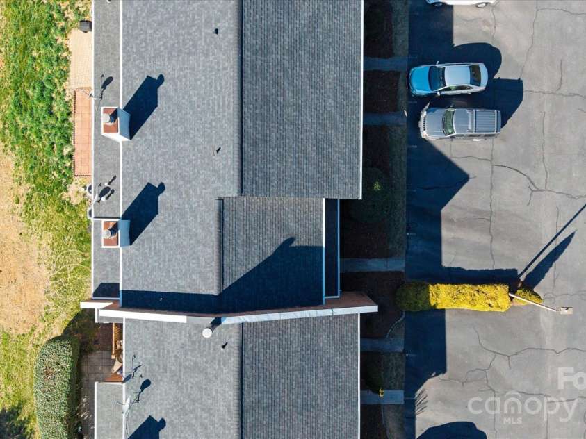 825 21st Avenue, Hickory, NC 28601.  MLS# CAR4273110, YatesRealty ID 20869. 