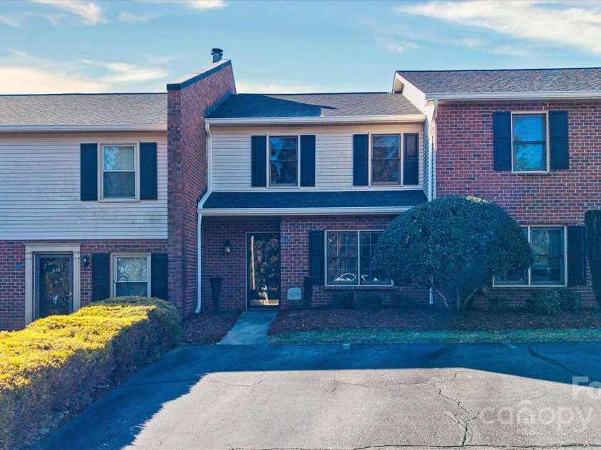 825 21st Avenue, Hickory, NC 28601.  MLS# CAR4273110, YatesRealty ID 20869. 