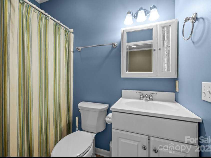 42 Surrey Run, Asheville, NC 28803.  MLS# CAR4285400, YatesRealty ID 2087. 2nd living quarters full bathroom