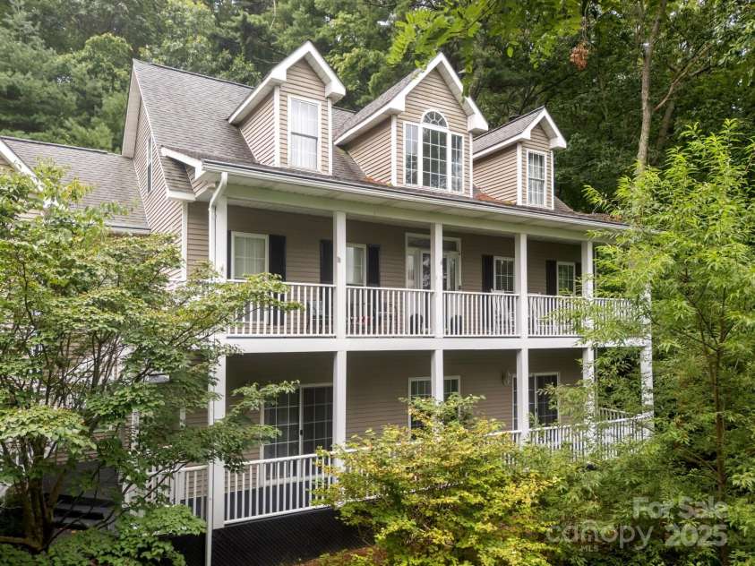 42 Surrey Run, Asheville, NC 28803.  MLS# CAR4285400, YatesRealty ID 2087. 