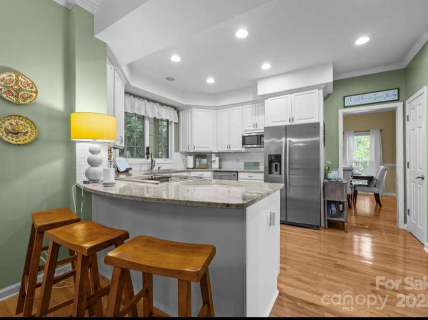 42 Surrey Run, Asheville, NC 28803.  MLS# CAR4285400, YatesRealty ID 2087. 