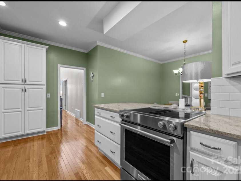 42 Surrey Run, Asheville, NC 28803.  MLS# CAR4285400, YatesRealty ID 2087. 