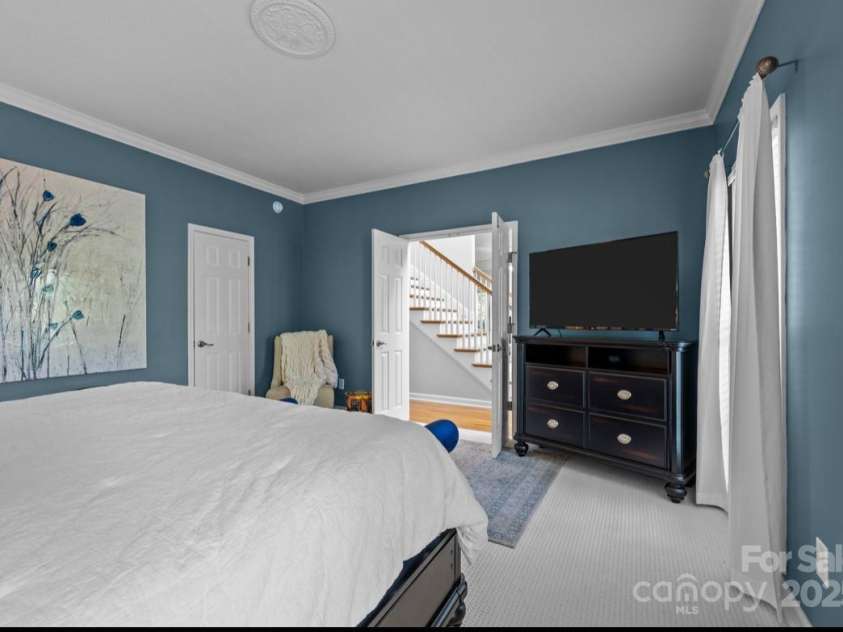 42 Surrey Run, Asheville, NC 28803.  MLS# CAR4285400, YatesRealty ID 2087. 