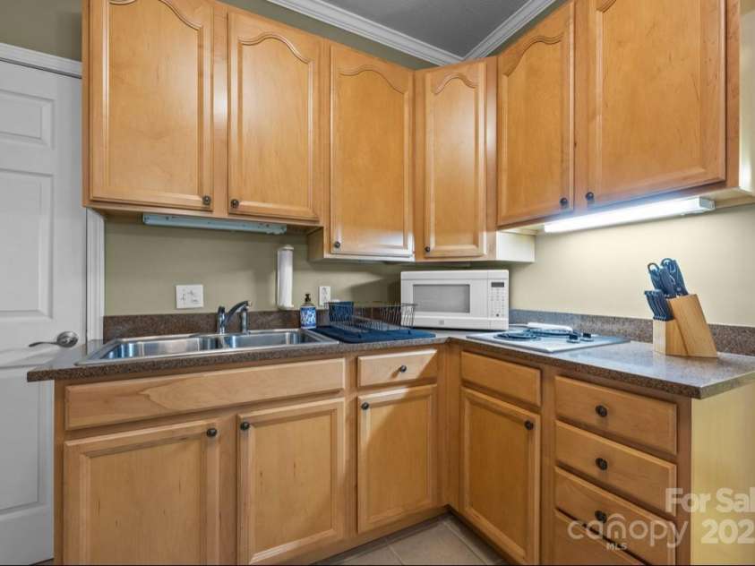 42 Surrey Run, Asheville, NC 28803.  MLS# CAR4285400, YatesRealty ID 2087. 