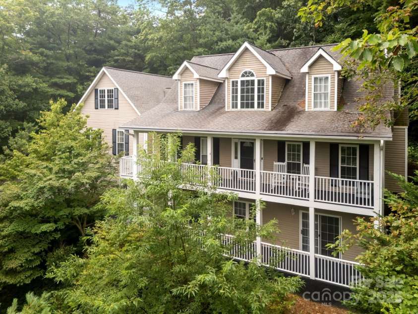 42 Surrey Run, Asheville, NC 28803.  MLS# CAR4285400, YatesRealty ID 2087. 