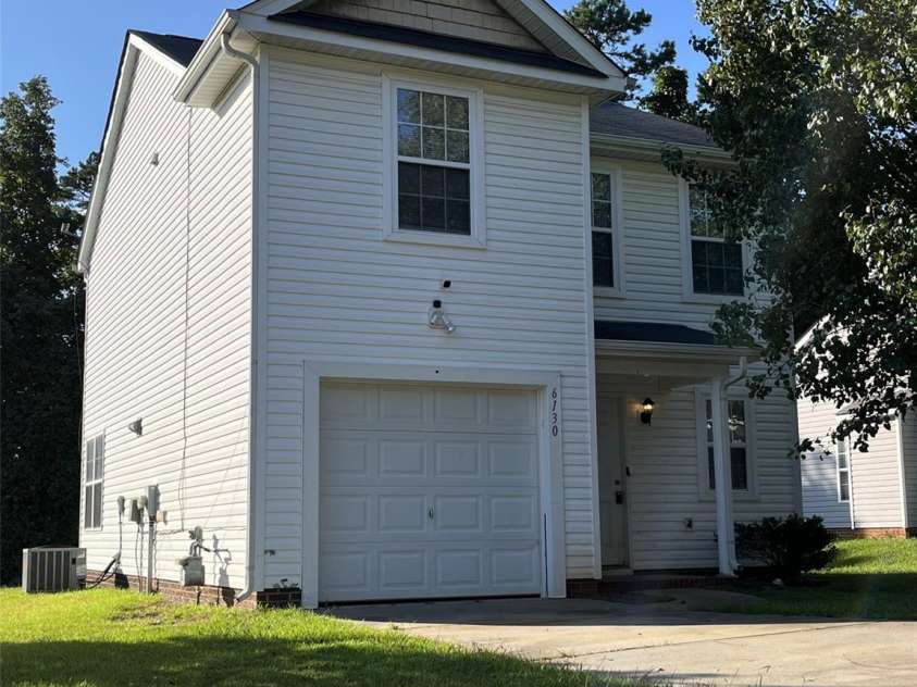6130 Sid Crane Drive, Charlotte, NC 28216.  MLS# CAR4272689, YatesRealty ID 20870. 