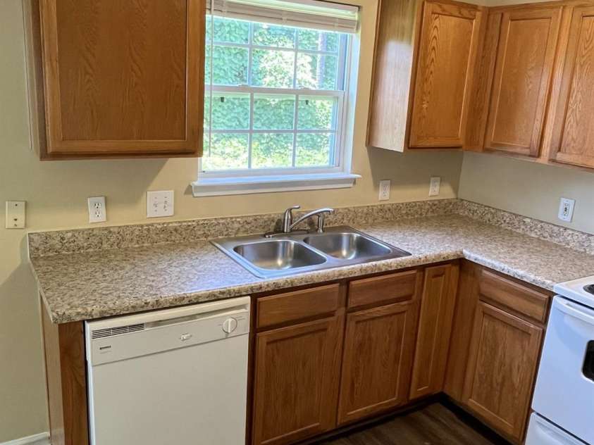 6130 Sid Crane Drive, Charlotte, NC 28216.  MLS# CAR4272689, YatesRealty ID 20870. 