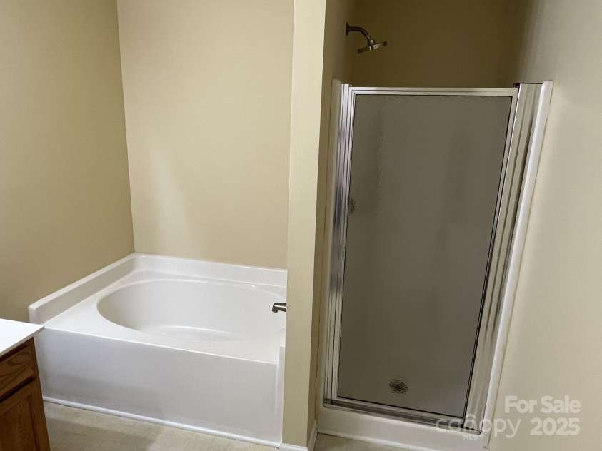 6130 Sid Crane Drive, Charlotte, NC 28216.  MLS# CAR4272689, YatesRealty ID 20870. 