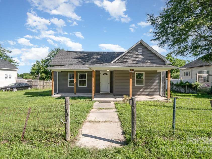 304 Ingram Street, Thomasville, NC 27360.  MLS# CAR4271993, YatesRealty ID 20872. Front of Home