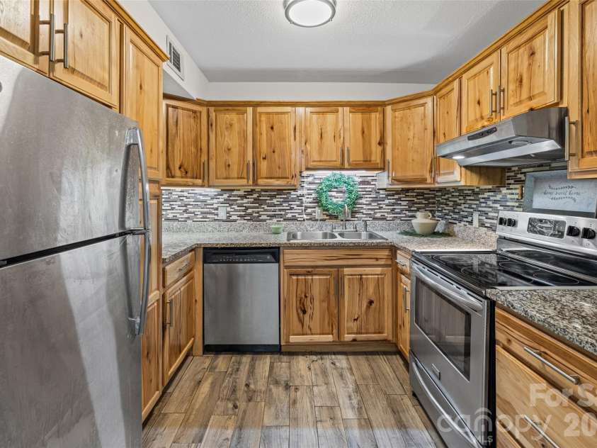 2636 Park Road, Charlotte, NC 28209.  MLS# CAR4359644, YatesRealty ID 20873. 