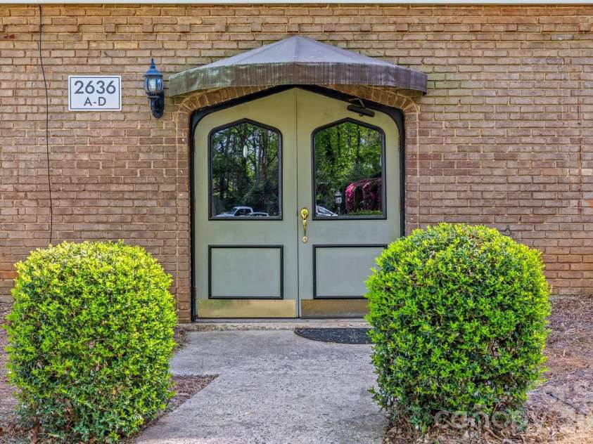 2636 Park Road, Charlotte, NC 28209.  MLS# CAR4359644, YatesRealty ID 20873. 