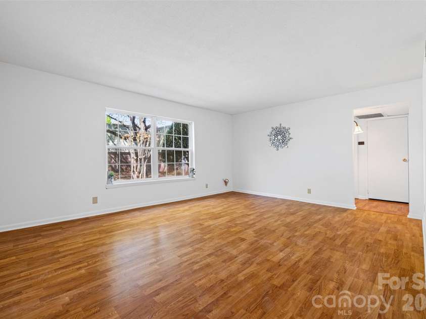 2636 Park Road, Charlotte, NC 28209.  MLS# CAR4359644, YatesRealty ID 20873. 