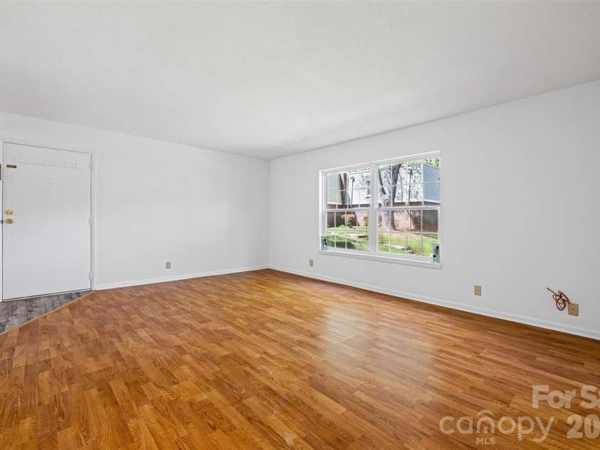 2636 Park Road, Charlotte, NC 28209.  MLS# CAR4359644, YatesRealty ID 20873. 