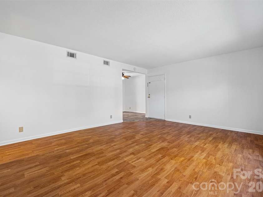 2636 Park Road, Charlotte, NC 28209.  MLS# CAR4359644, YatesRealty ID 20873. 