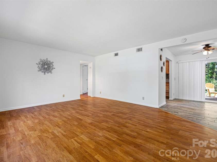 2636 Park Road, Charlotte, NC 28209.  MLS# CAR4359644, YatesRealty ID 20873. 