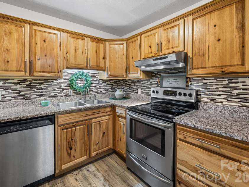 2636 Park Road, Charlotte, NC 28209.  MLS# CAR4359644, YatesRealty ID 20873. 