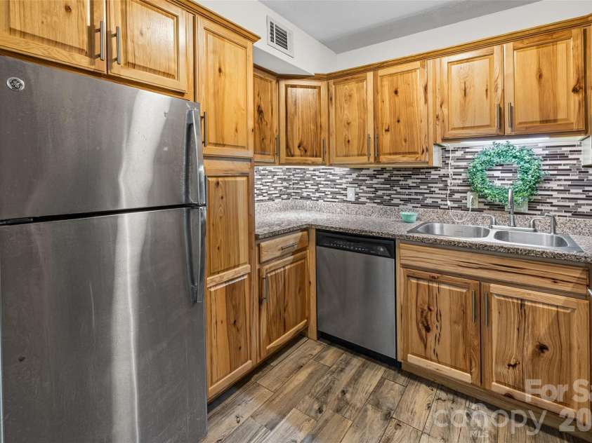 2636 Park Road, Charlotte, NC 28209.  MLS# CAR4359644, YatesRealty ID 20873. 