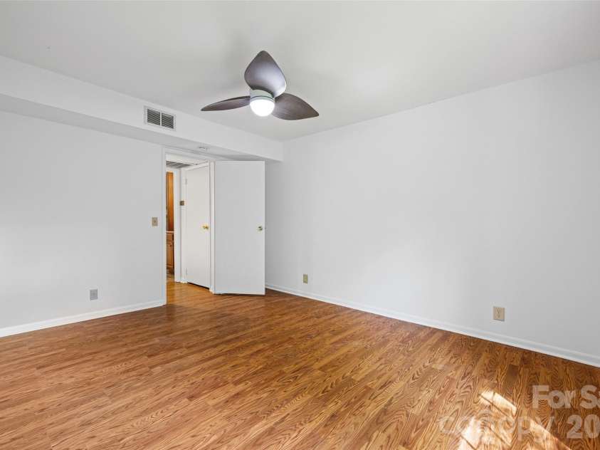 2636 Park Road, Charlotte, NC 28209.  MLS# CAR4359644, YatesRealty ID 20873. 