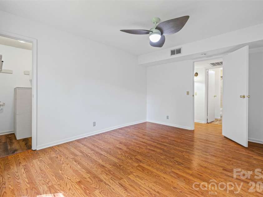 2636 Park Road, Charlotte, NC 28209.  MLS# CAR4359644, YatesRealty ID 20873. 