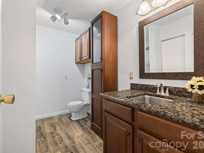 2636 Park Road, Charlotte, NC 28209.  MLS# CAR4359644, YatesRealty ID 20873. 