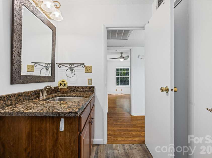 2636 Park Road, Charlotte, NC 28209.  MLS# CAR4359644, YatesRealty ID 20873. 