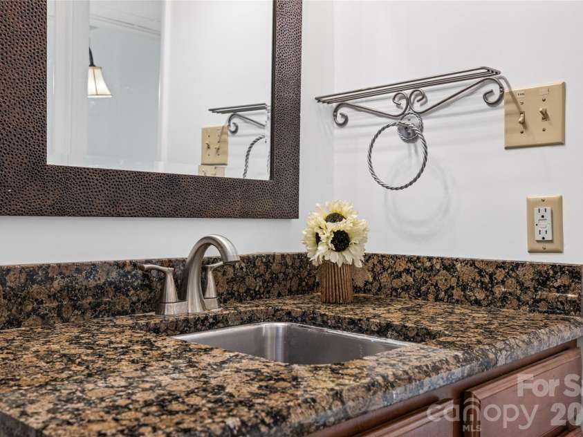 2636 Park Road, Charlotte, NC 28209.  MLS# CAR4359644, YatesRealty ID 20873. 