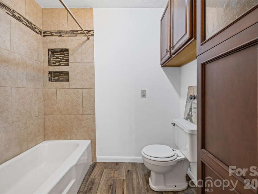 2636 Park Road, Charlotte, NC 28209.  MLS# CAR4359644, YatesRealty ID 20873. 